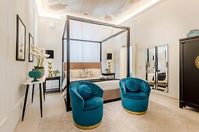 Gallo Cedrone a Home With Outdoor