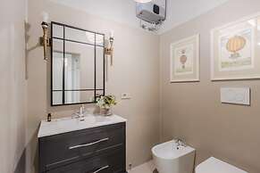 Gallo Cedrone a Home With Outdoor