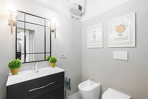 Gallo Cedrone a Home With Outdoor