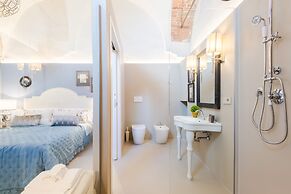 Gallo Cedrone a Home With Outdoor