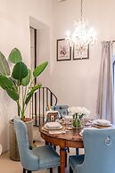 Gallo Cedrone a Home With Outdoor