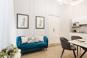 Gallo Cedrone a Home With Outdoor