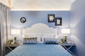 Gallo Cedrone a Home With Outdoor