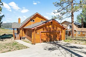 3 Cubs Lakefront Cabin
