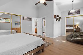 3 Cubs Lakefront Cabin