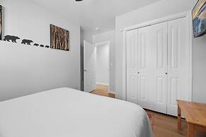 3 Cubs Lakefront Cabin