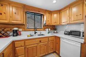 3 Cubs Lakefront Cabin