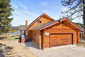 3 Cubs Lakefront Cabin