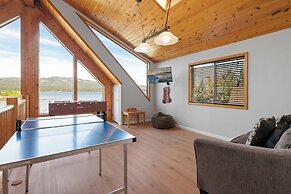 3 Cubs Lakefront Cabin