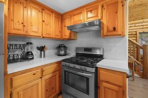 3 Cubs Lakefront Cabin