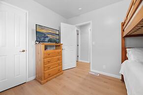 3 Cubs Lakefront Cabin