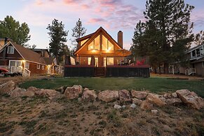 3 Cubs Lakefront Cabin