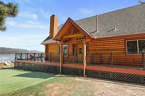 3 Cubs Lakefront Cabin