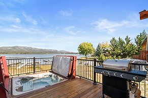 3 Cubs Lakefront Cabin