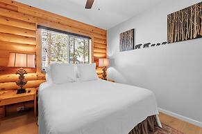 3 Cubs Lakefront Cabin