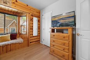 3 Cubs Lakefront Cabin