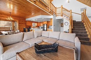 3 Cubs Lakefront Cabin