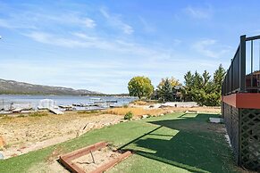 3 Cubs Lakefront Cabin