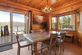 3 Cubs Lakefront Cabin