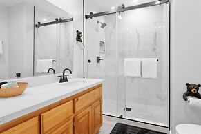 3 Cubs Lakefront Cabin