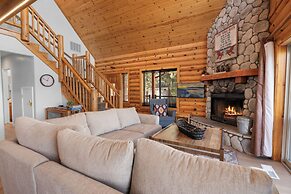 3 Cubs Lakefront Cabin