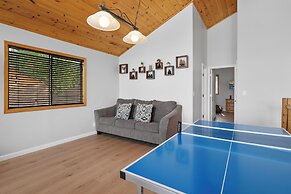 3 Cubs Lakefront Cabin