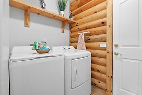 3 Cubs Lakefront Cabin