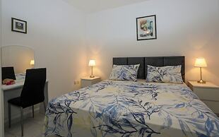 Green Garden Apartment