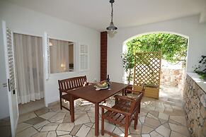 Green Garden Apartment