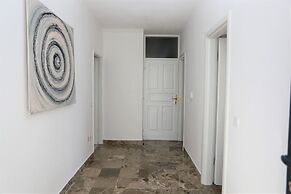 Green Garden Apartment