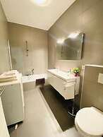 3 bedrooms in Center w Terrace&Parking