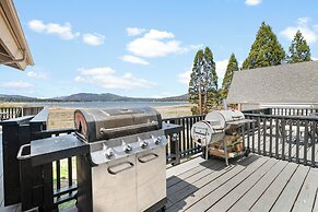 Grand Lakefront Escape