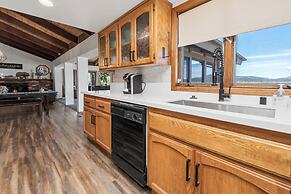 Grand Lakefront Escape