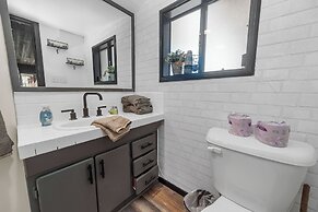 Grand Lakefront Escape