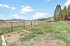 Grand Lakefront Escape