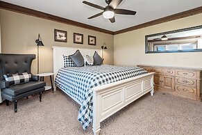 Grand Lakefront Escape