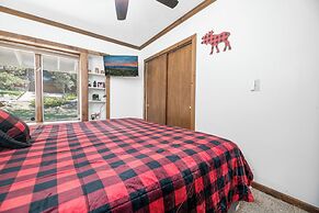 Grand Lakefront Escape