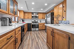 Grand Lakefront Escape