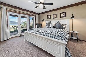 Grand Lakefront Escape