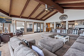 Grand Lakefront Escape