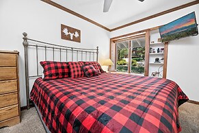 Grand Lakefront Escape