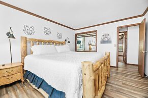 Grand Lakefront Escape