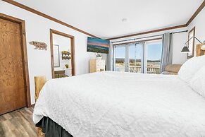 Grand Lakefront Escape