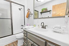 Grand Lakefront Escape