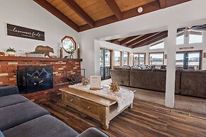 Grand Lakefront Escape