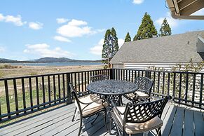 Grand Lakefront Escape