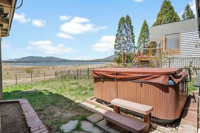 Grand Lakefront Escape