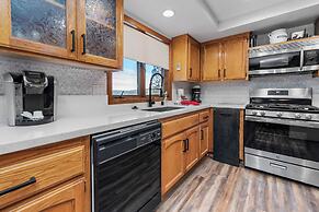 Grand Lakefront Escape