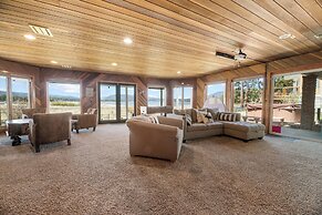 Grand Lakefront Escape