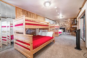 Grand Lakefront Escape